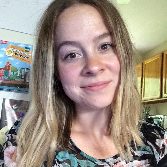 Meet your Posher, Hannah - Picture 1 of 1